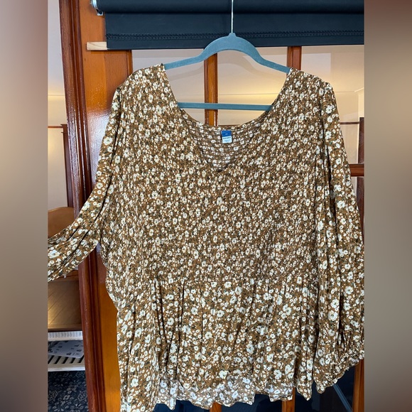 3 for 1 deal- three peplum tops: Black, white, and patterned - Picture 3 of 3